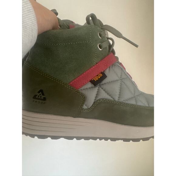 Teva ReEmber Commuter Waterproof Quilted Ankle Boots - Size 7 - Picture 2 of 7